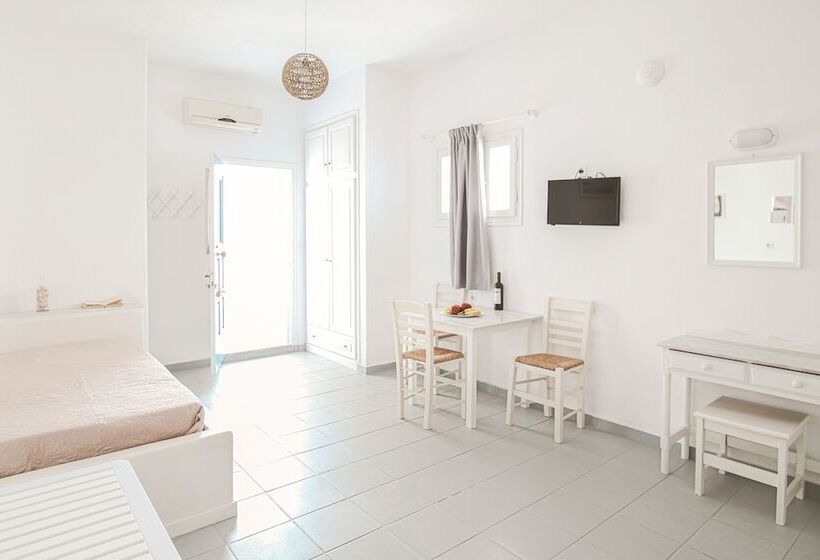 Студия Стандарт, Kritikakis Village