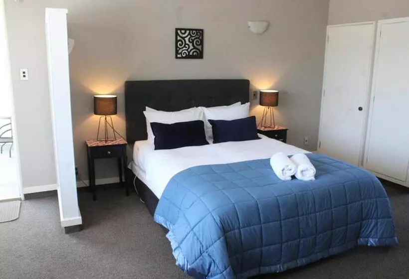 Standard-studio, Aorangi Motel