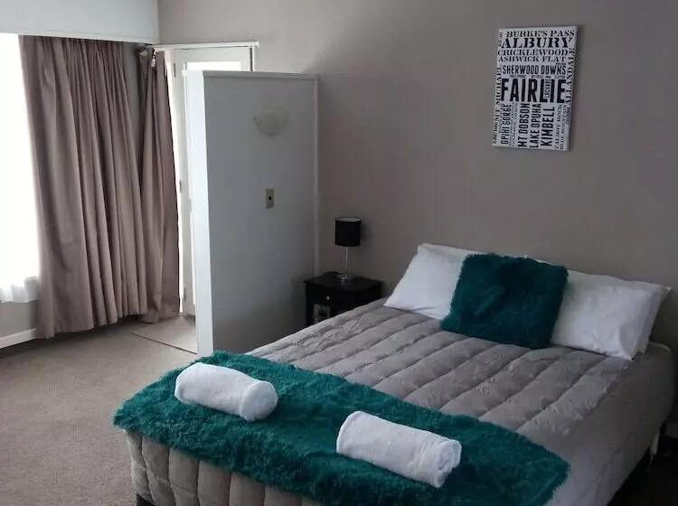 Standard-studio, Aorangi Motel