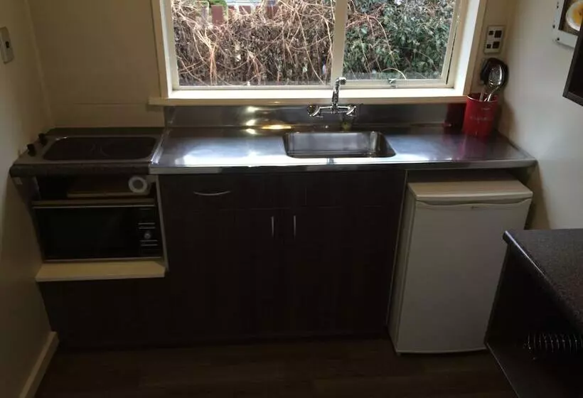 Standard-studio, Aorangi Motel