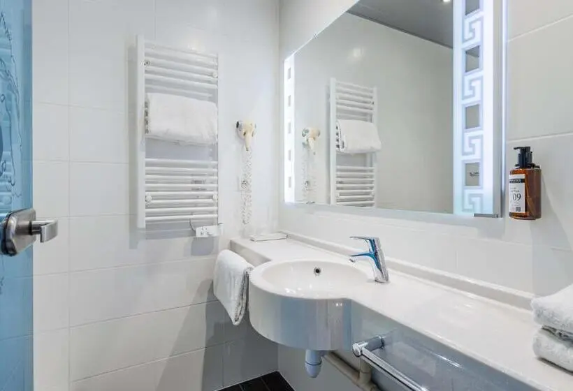 トリプルクラシックルーム, B&b Hotel Colmar Liberté 4 étoiles