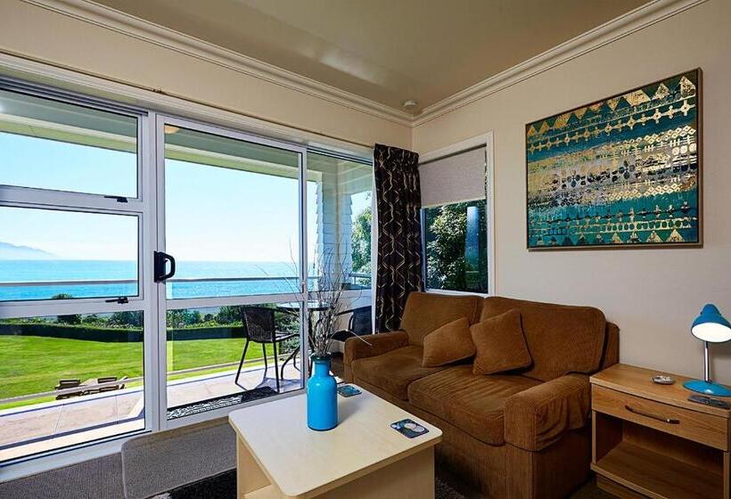 Standard Szoba King Size Bed, Bendamere House Bed & Breakfast
