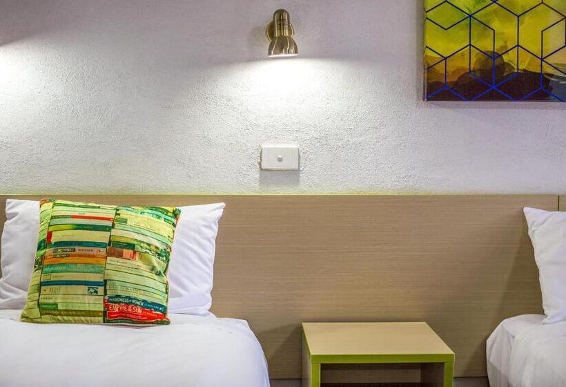 استودیو خانوادگی, Boomerang