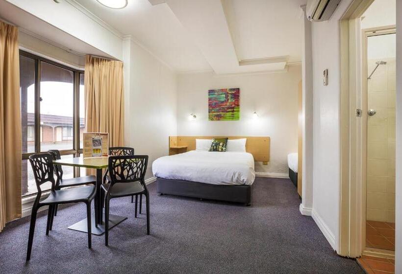 استودیو خانوادگی, Boomerang