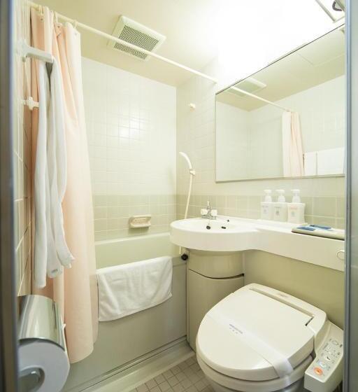 带双人床的基本房间, Claiton Esaka