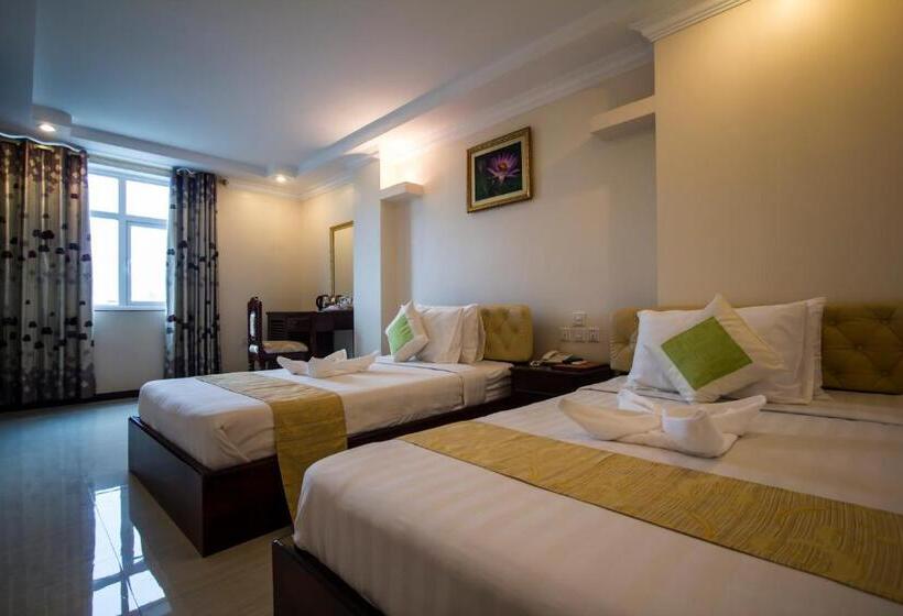 غرفة ديلوكس ثلاثية, Good Luck Day