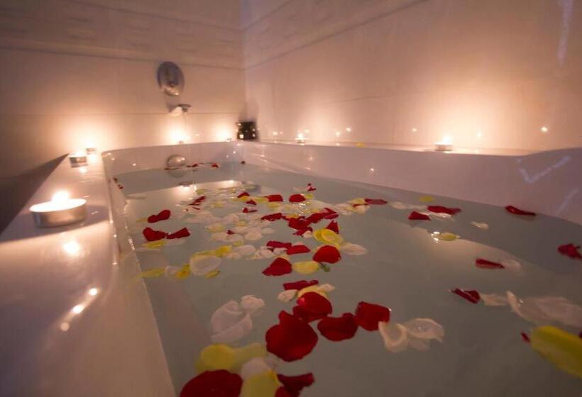 غرفة ديلوكس, Good Luck Day