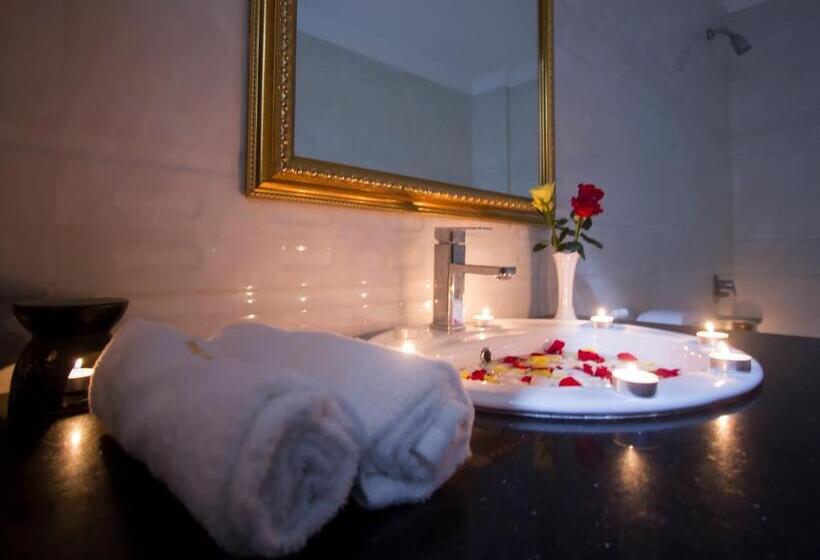 غرفة ديلوكس, Good Luck Day