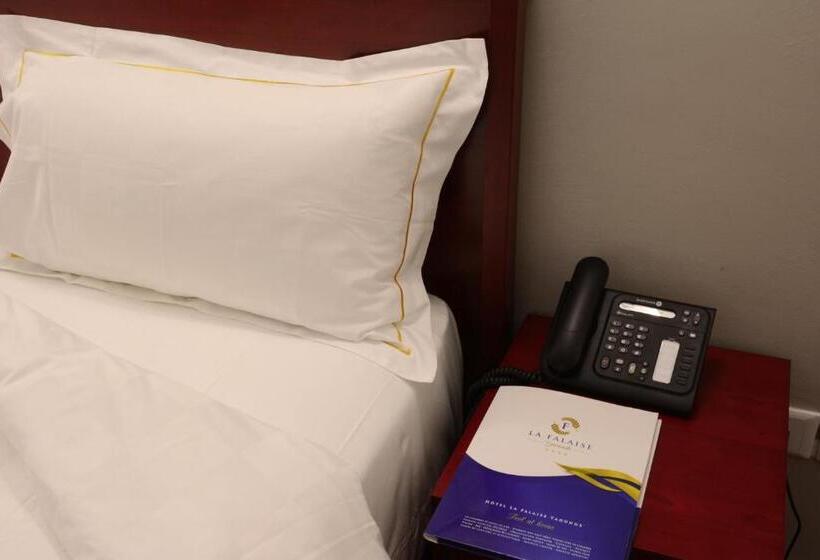 اتاق استاندارد, La Falaise Yaounde