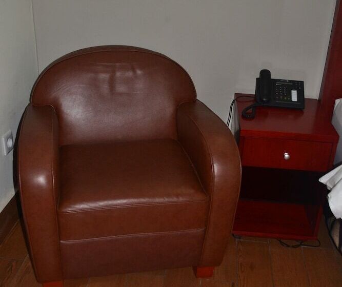 اتاق استاندارد, La Falaise Yaounde