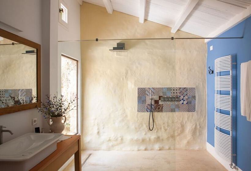 סוויטת ג'וניור אקזקיוטיב, Naturalis Bio Resort