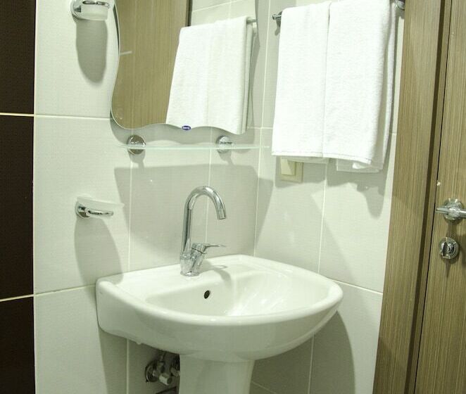 اتاق استاندارد, Patron