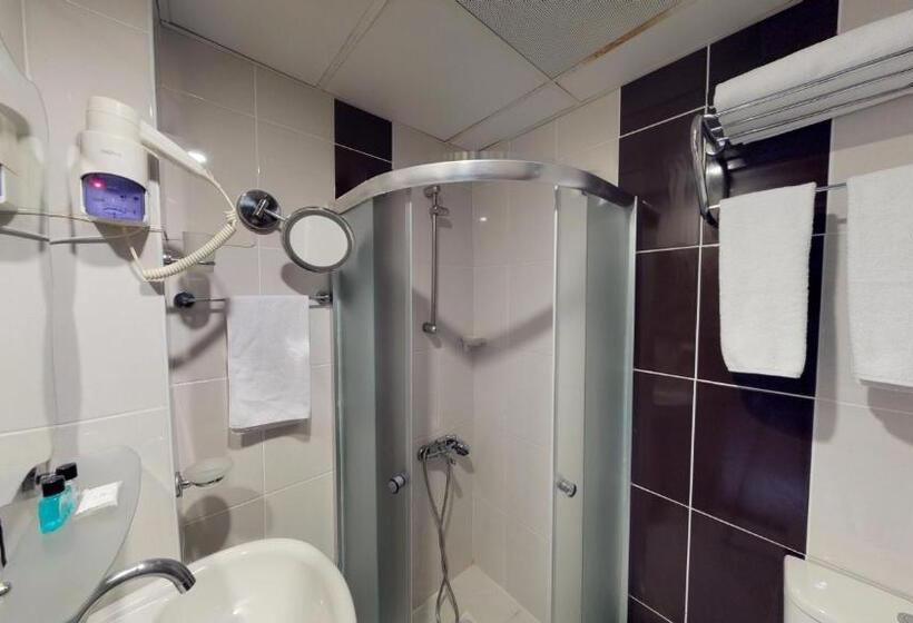 اتاق استاندارد, Patron