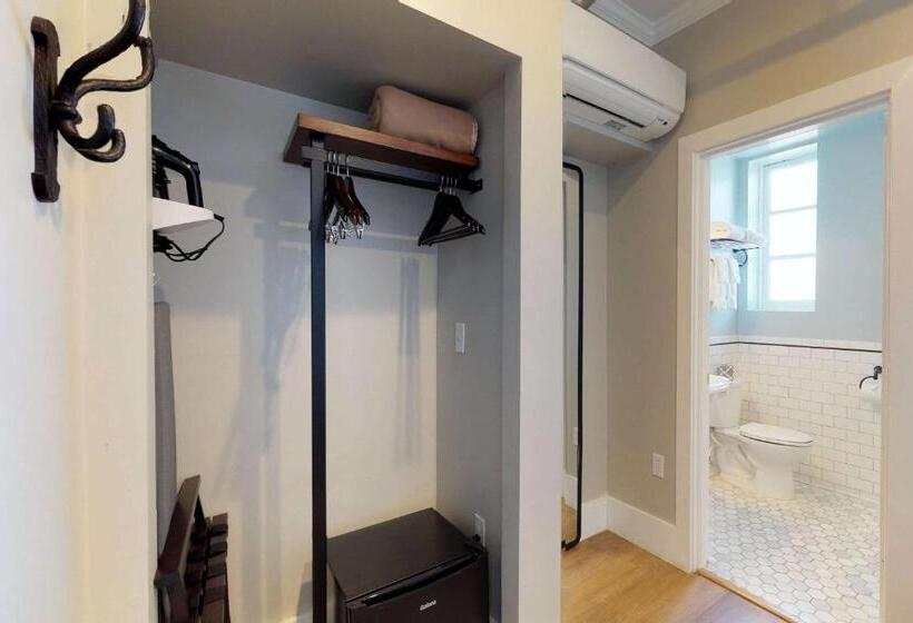 带大床的标准间, Petaluma, Tapestry Collection By Hilton