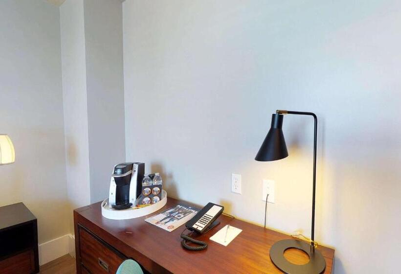 带大床的标准间, Petaluma, Tapestry Collection By Hilton