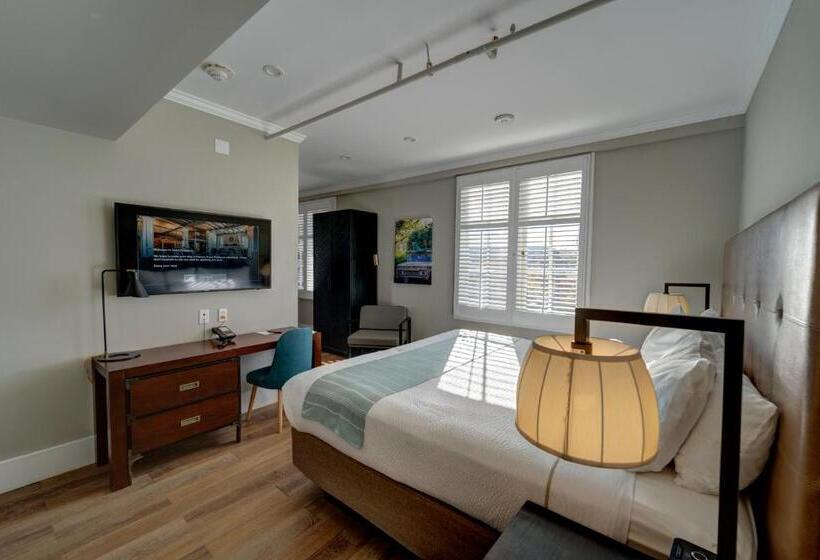 适合残疾人士使用的带超级大床的标准间, Petaluma, Tapestry Collection By Hilton