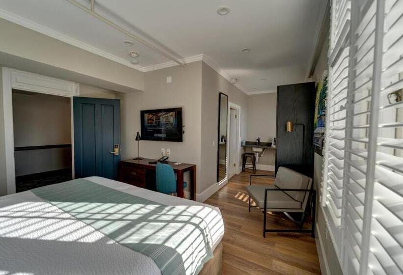 适合残疾人士使用的带超级大床的标准间, Petaluma, Tapestry Collection By Hilton