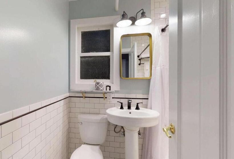 带大床的标准间, Petaluma, Tapestry Collection By Hilton