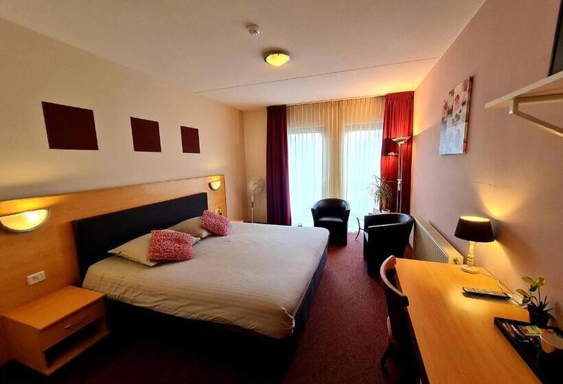 Superior Room King Size Bed, Restaurant 't Trefpunt