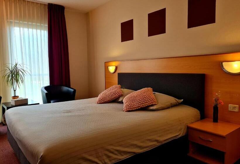 Superior Room King Size Bed, Restaurant 't Trefpunt