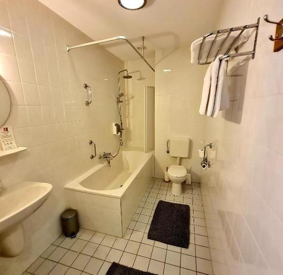 Superior Room King Size Bed, Restaurant 't Trefpunt