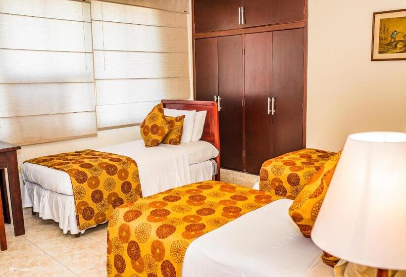 חדר סטנדרט לשלושה, San Carlos