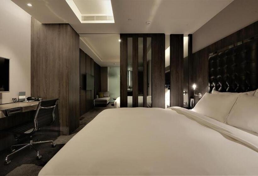 Premium Quadruple Room