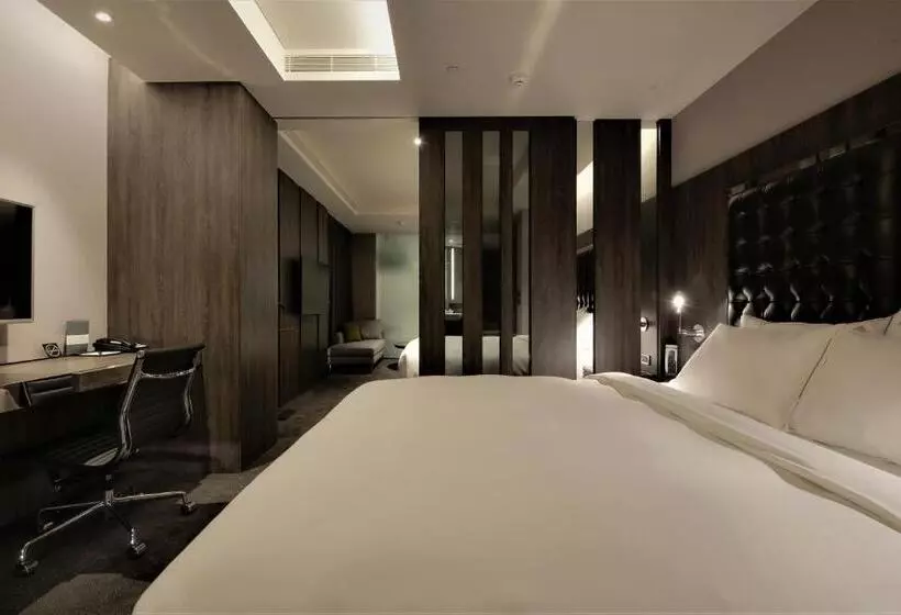 Premium Quadruple Room