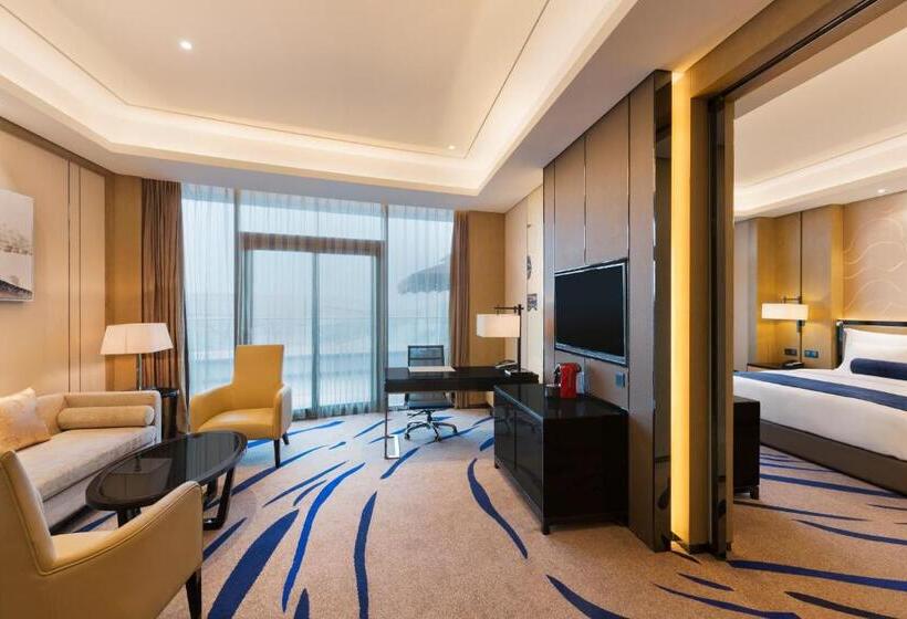 Suite Club, Wyndham Chongqing Yuelai