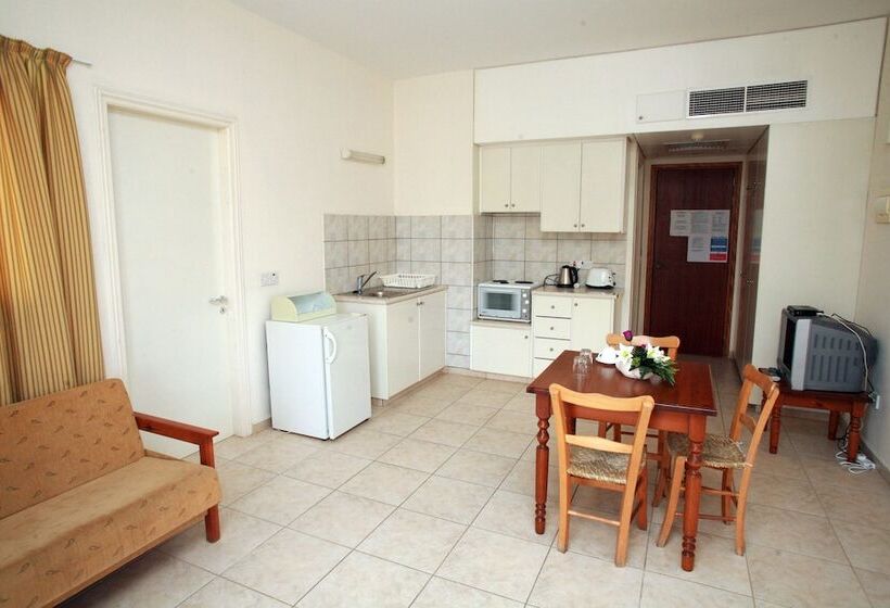 Апартаменты Внутренние 1 Спальня, New York Plaza Apartments