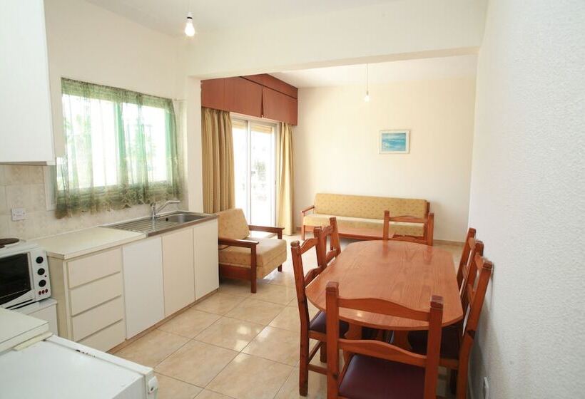 Апартаменты Внутренние 1 Спальня, New York Plaza Apartments