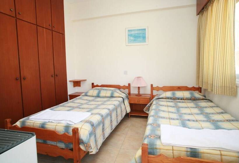 Апартаменты Внутренние 1 Спальня, New York Plaza Apartments