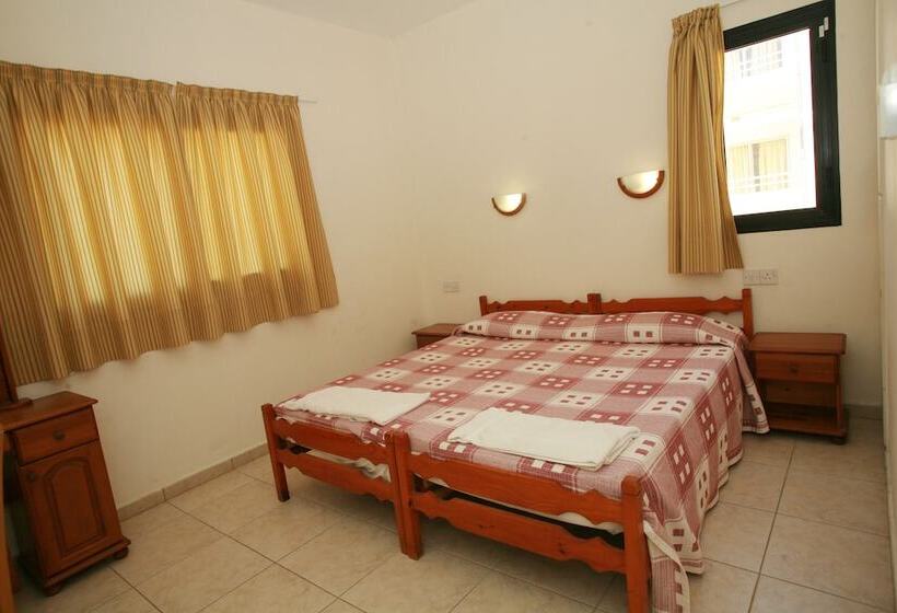 Апартаменты Внутренние 1 Спальня, New York Plaza Apartments