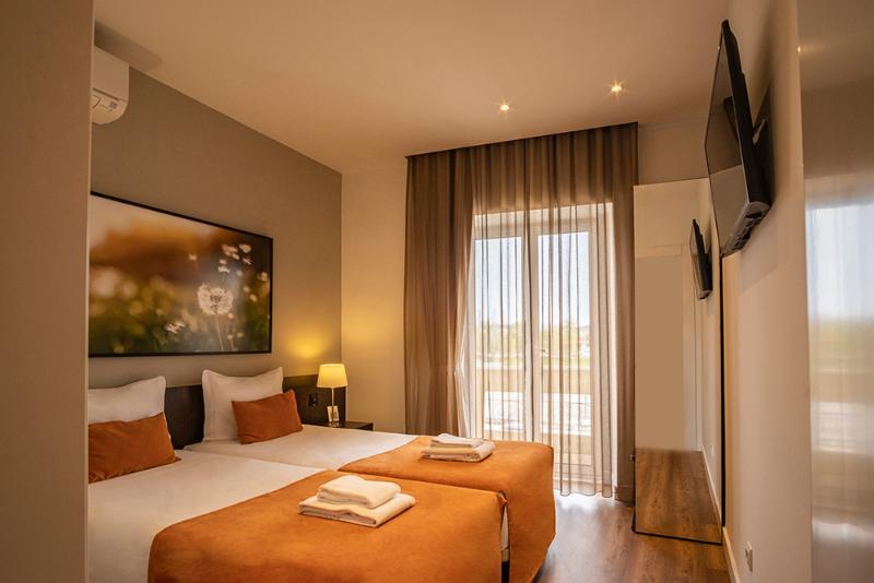 غرفة أساسية, Riversuites