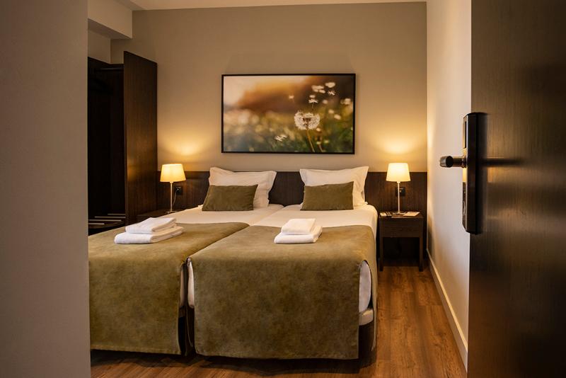 غرفة أساسية, Riversuites