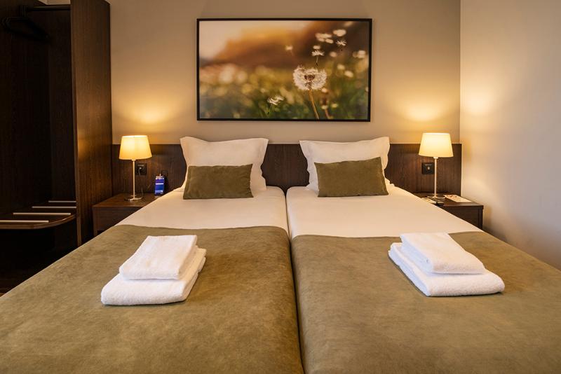 غرفة أساسية, Riversuites