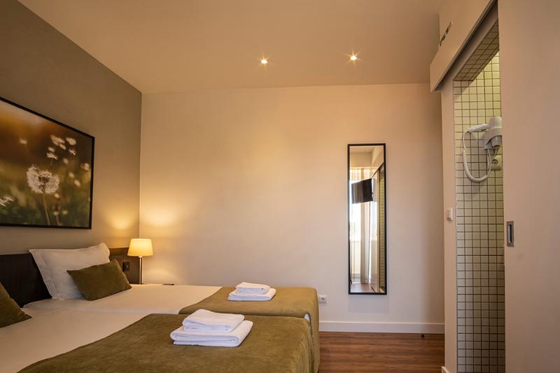 غرفة أساسية, Riversuites