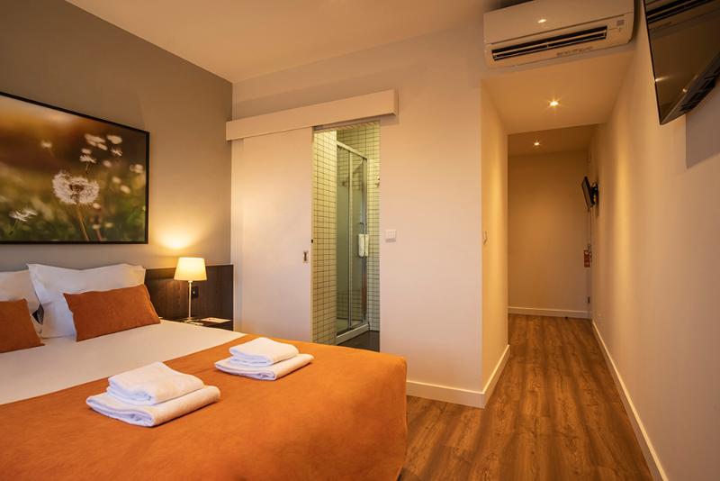 جناح جونيور, Riversuites