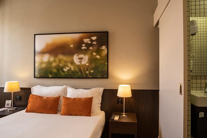 جناح جونيور, Riversuites