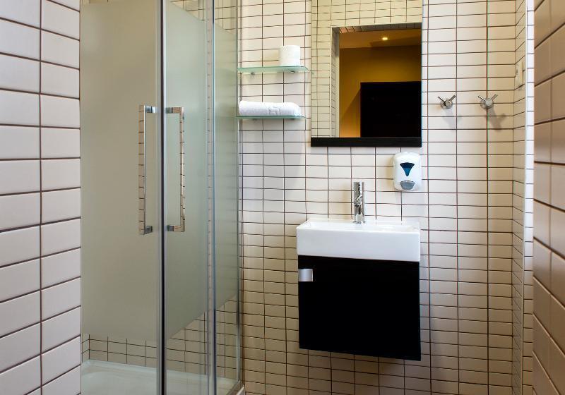 غرفة عائلية, Riversuites