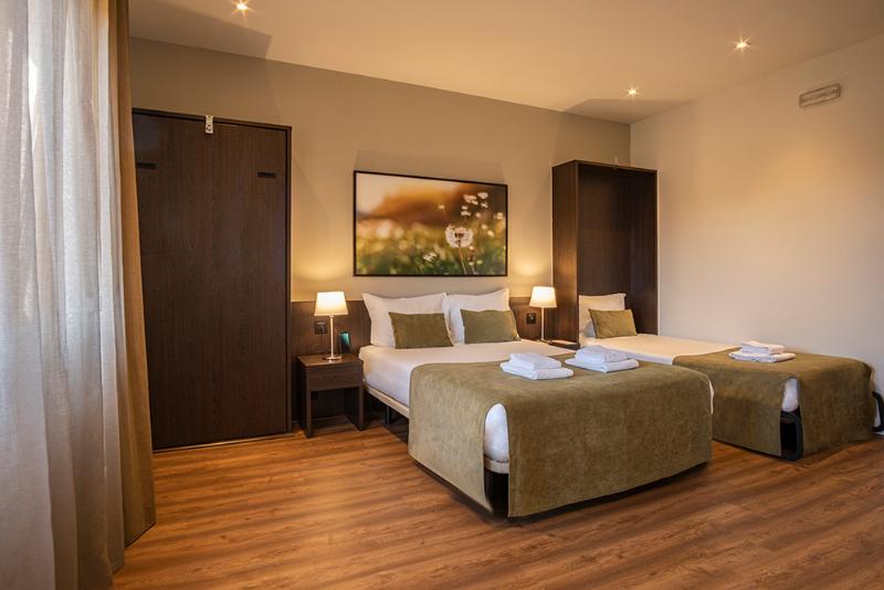 غرفة عائلية, Riversuites