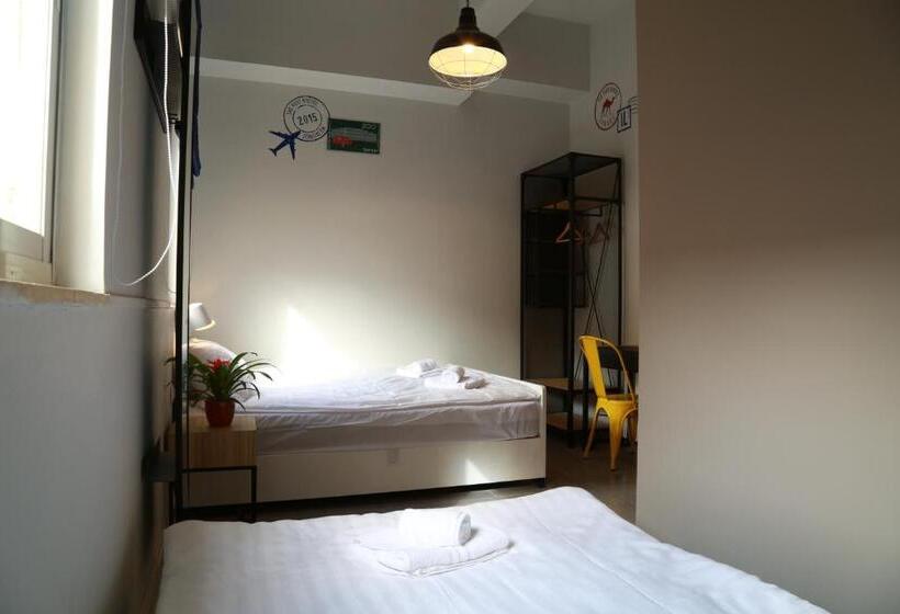 Quarto Triplo Standart, The Post Hostel Jerusalem