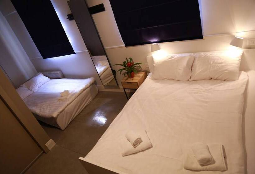 Quarto Triplo Standart, The Post Hostel Jerusalem