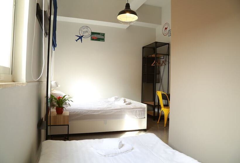 Quarto Triplo Standart, The Post Hostel Jerusalem