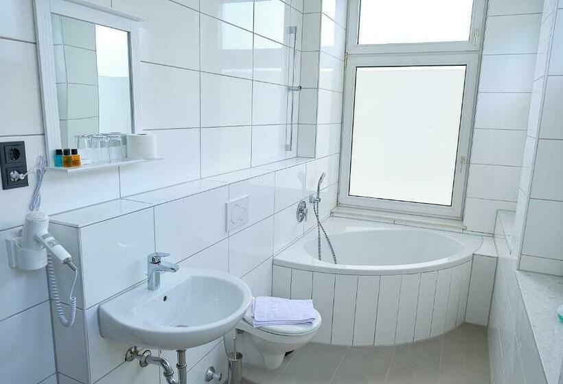 חדר דלוקס, Münden