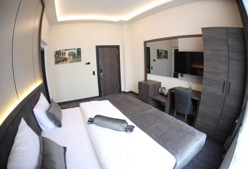 חדר דלוקס, Münden