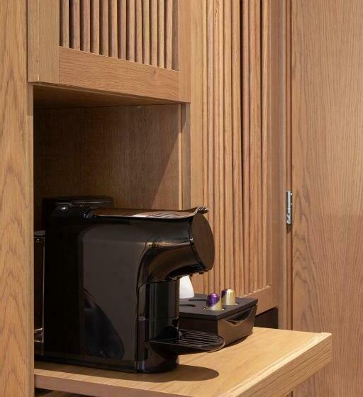 Comfort room with city view, 1910 Lifestyle