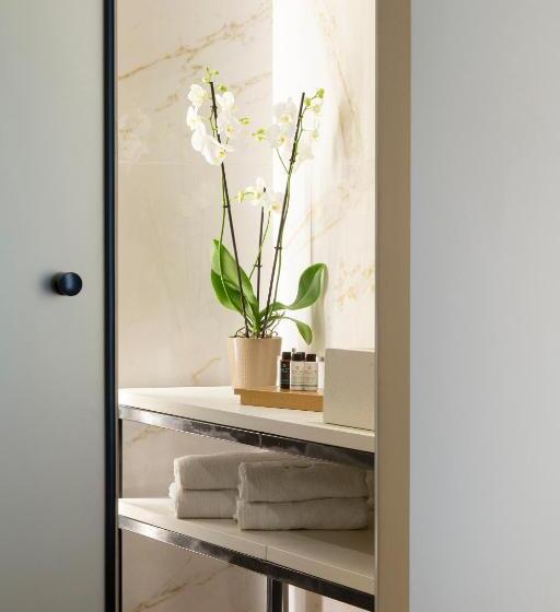 Comfort room with city view, 1910 Lifestyle