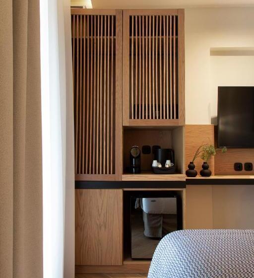 Comfort room with city view, 1910 Lifestyle