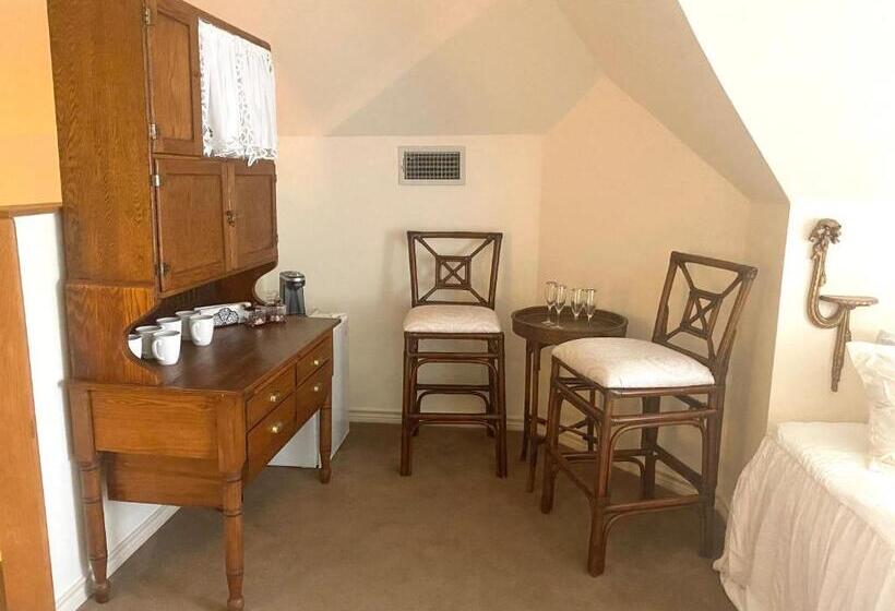 جناح ديلوكس, Four Winds Victorian Venue & Suites